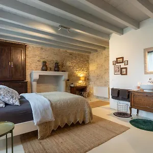  Bed & Breakfast Domaine La Pomme De Pin France